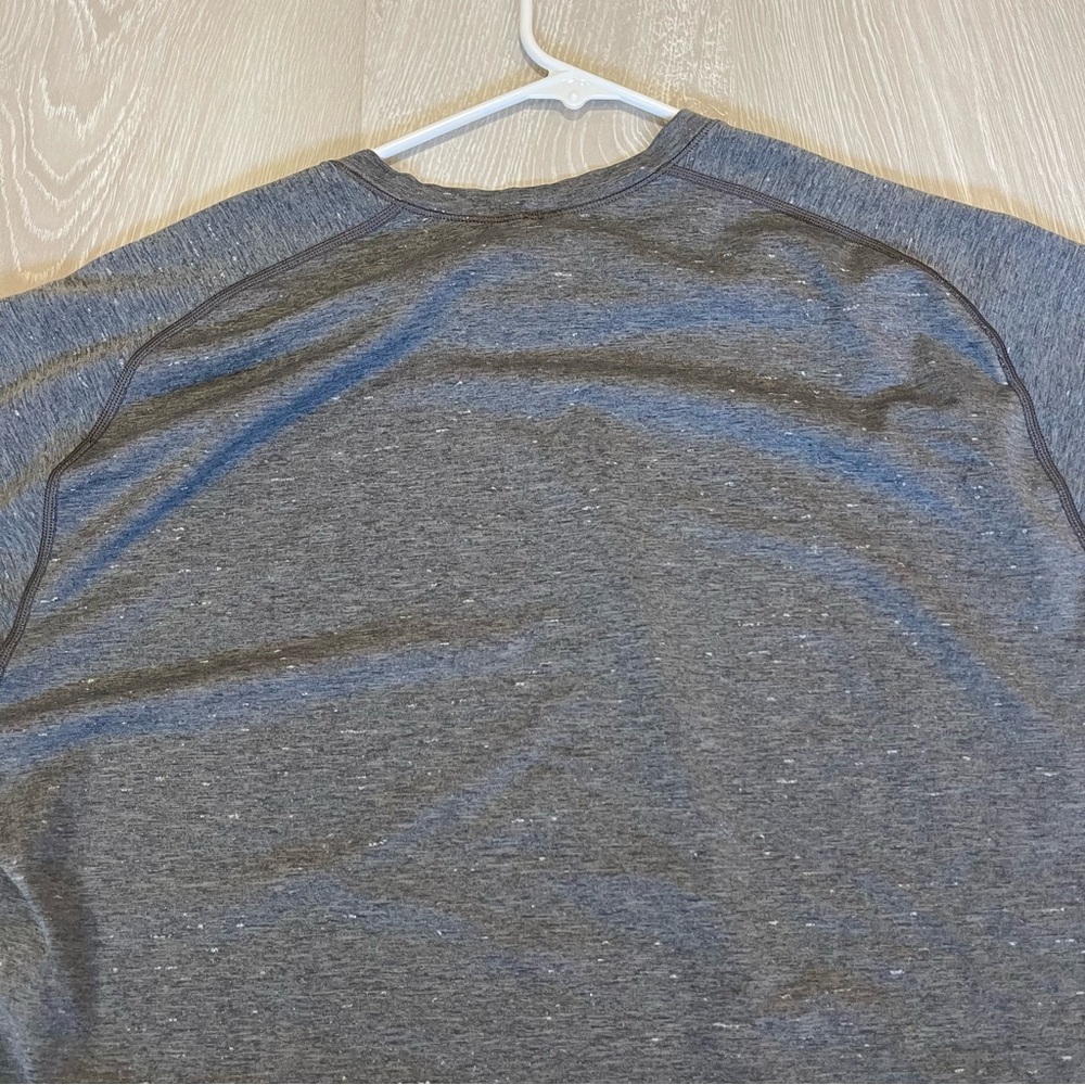 Lululemon Men’s Metal Vent Tee Shirt, size XXL, Gray - Picture 15 of 16